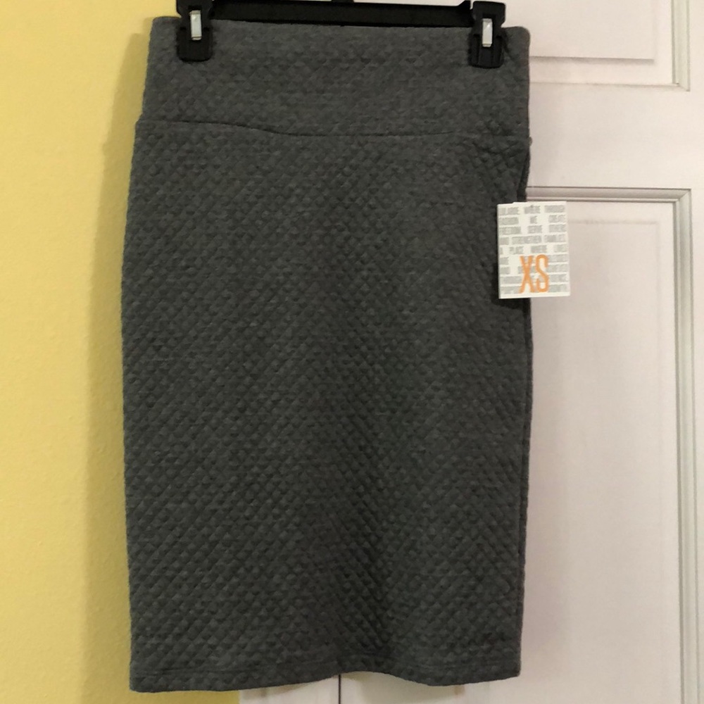 New XS Lularoe Cassie - Picture 1 of 3